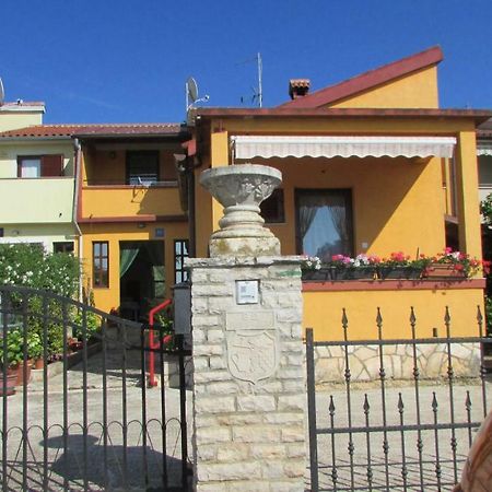 Apartmani Petunia Fažana Kültér fotó