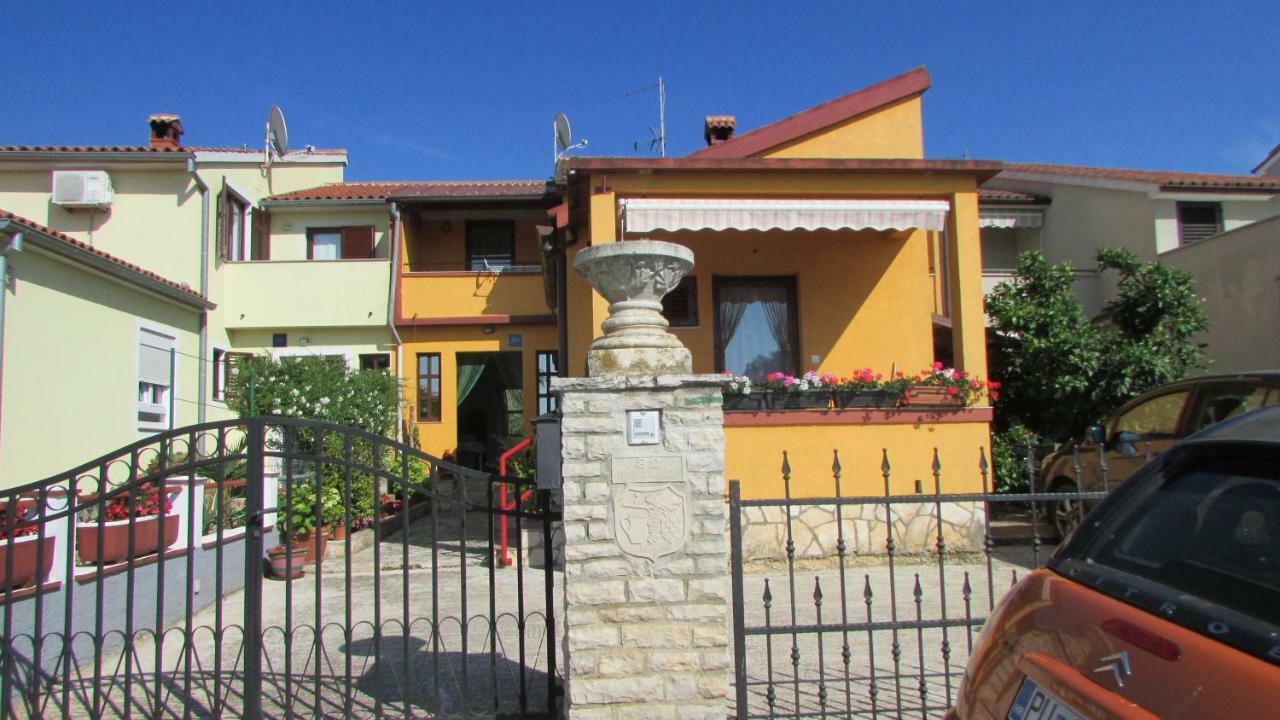 Apartmani Petunia Fažana Kültér fotó